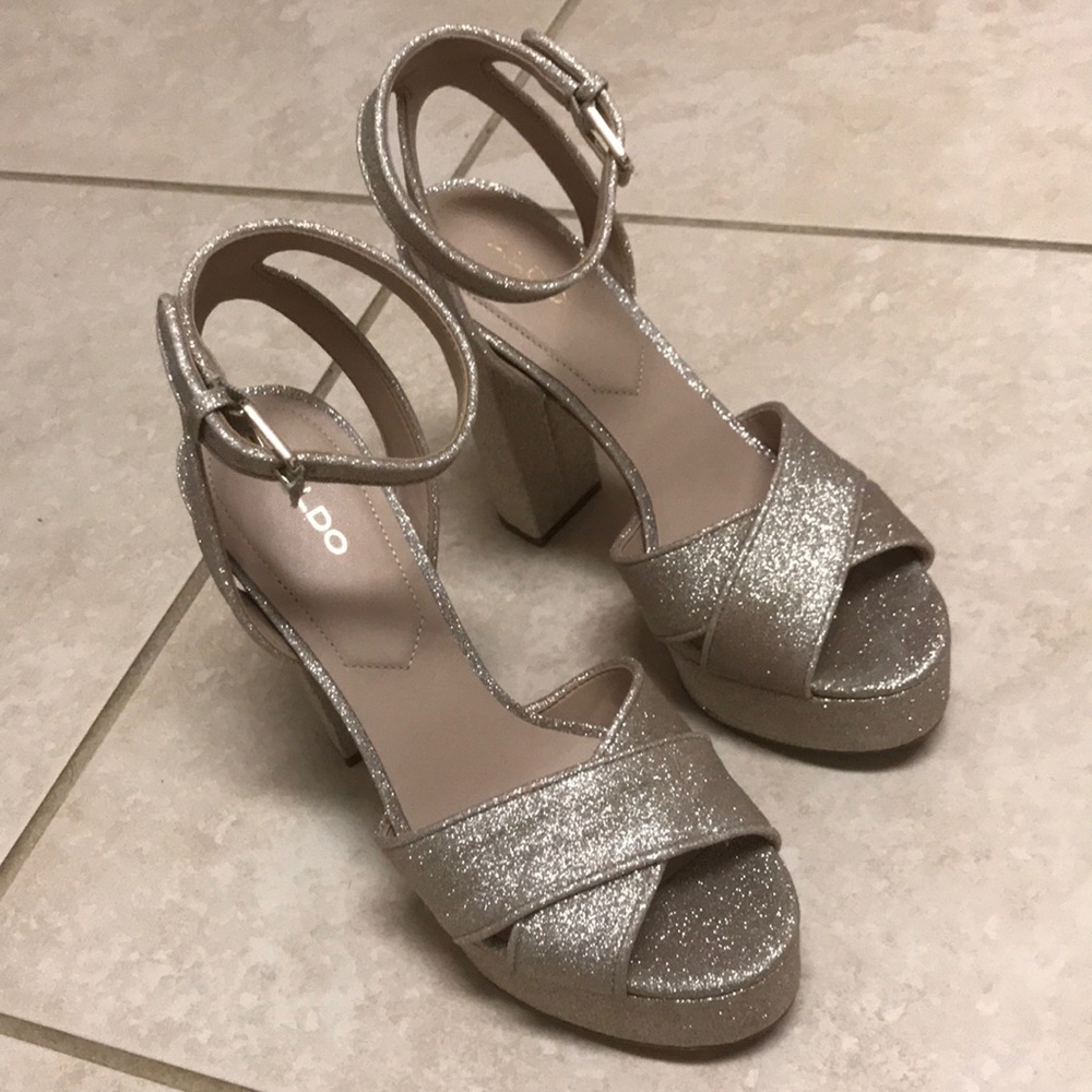 Shoes/ sandals